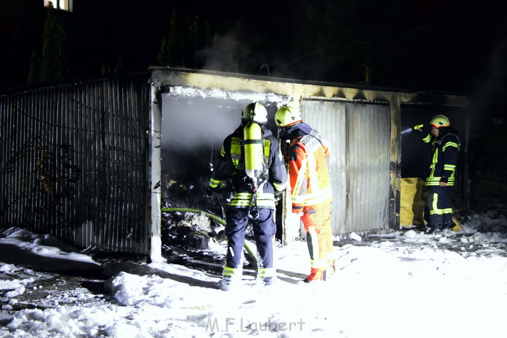 Feuer Hinterhof Garagen Koeln Hoehenberg Olpenerstr P054.JPG - Miklos Laubert